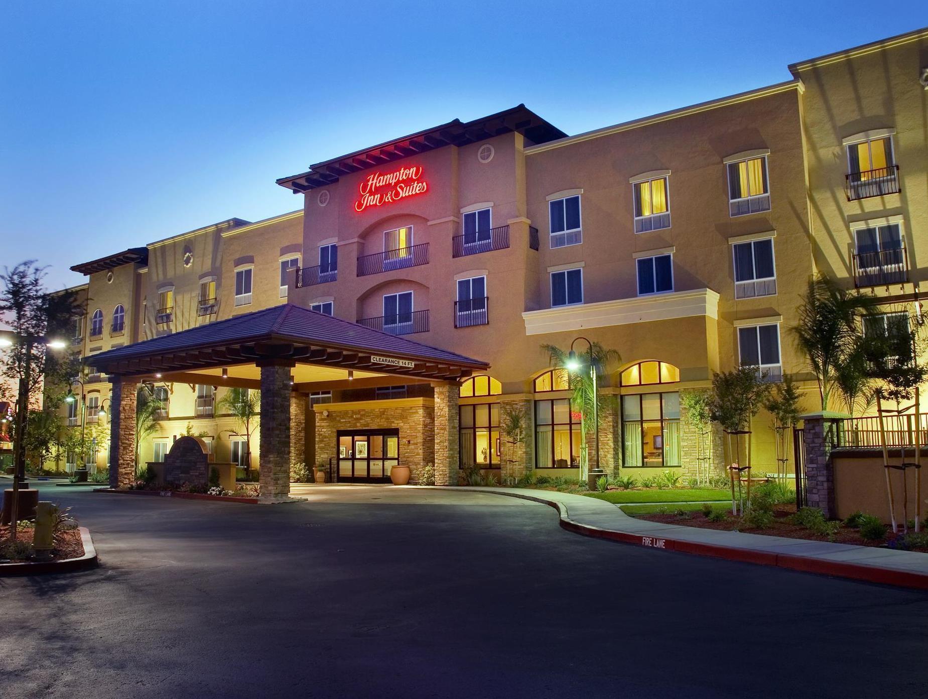 Hampton Inn & Suites Lodi Exterior photo