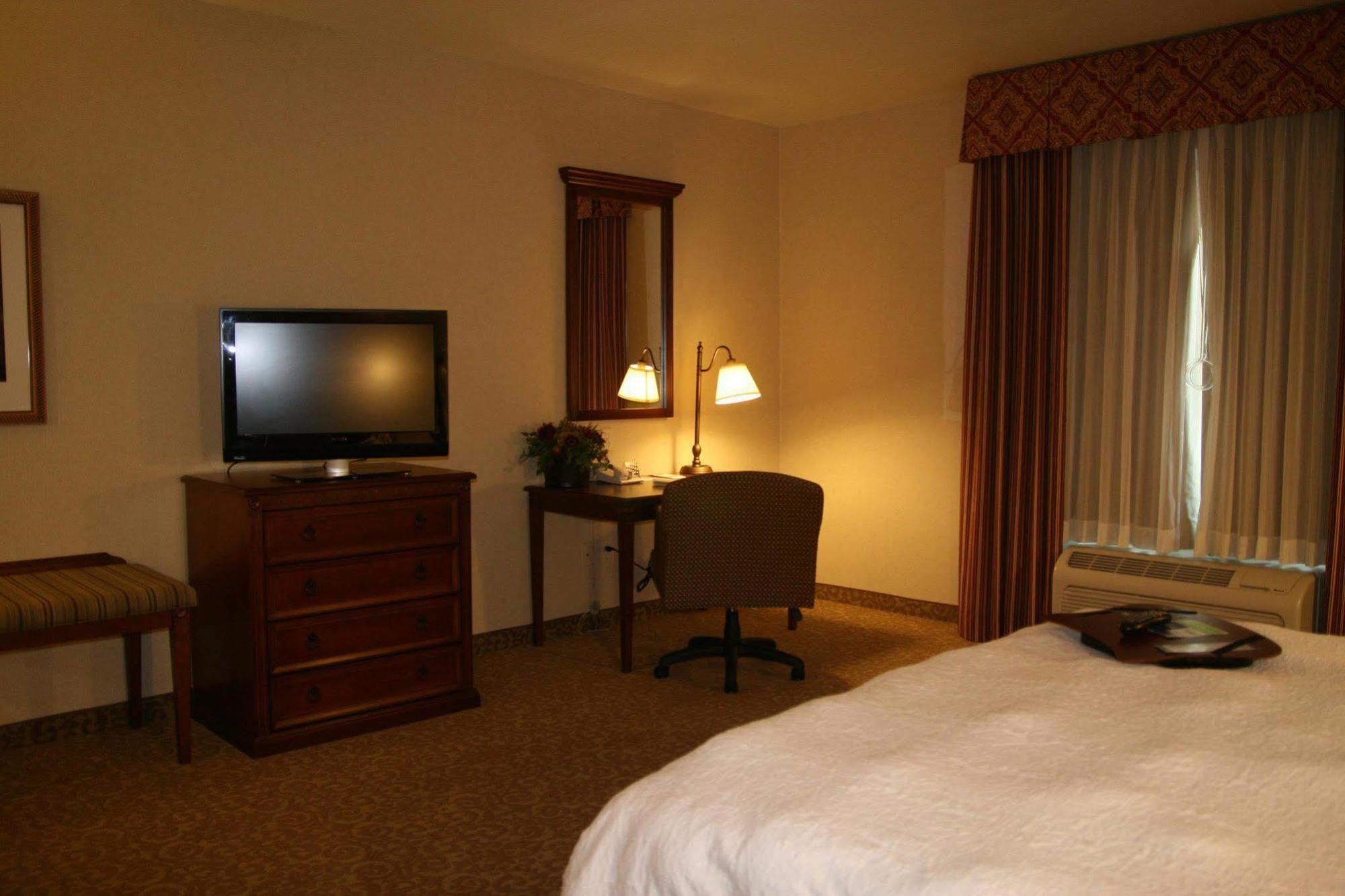 Hampton Inn & Suites Lodi Room photo